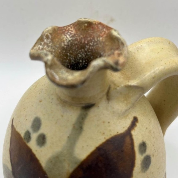 𝅺HANDTHROWN Art Pottery Vase Hand Painted Applied Handle Artist Signed 5” Boho - Picture 2 of 7